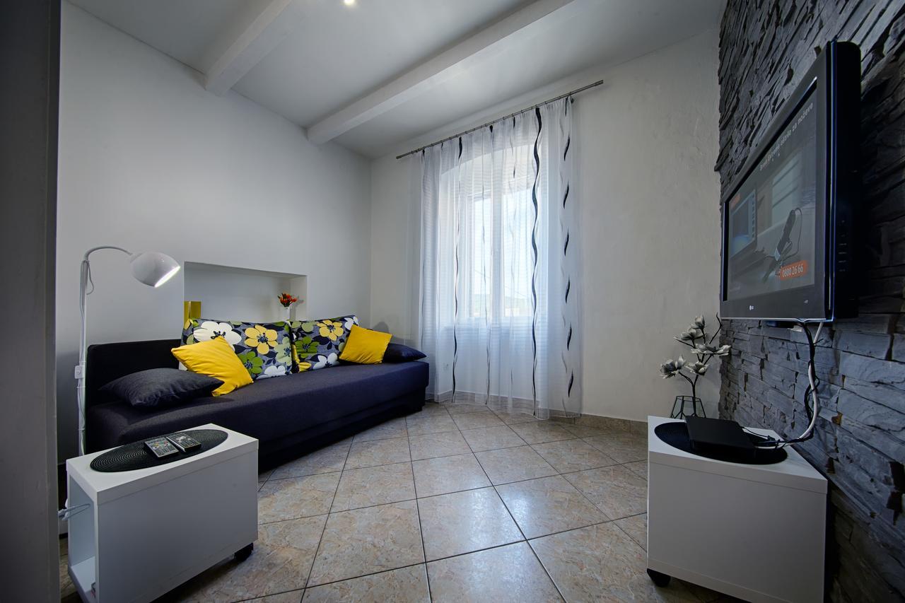 Apartment Jure Vis Exterior photo