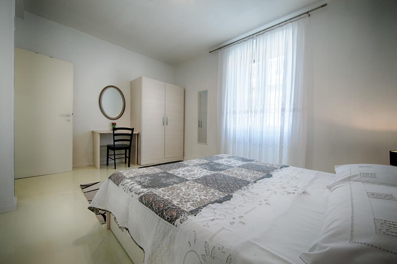 Apartment Jure Vis Exterior photo